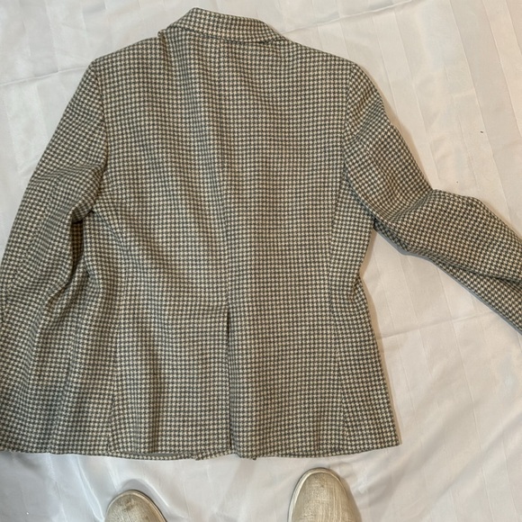 wool plaid blazer with pleat in the back. Size 14 - Picture 7 of 8